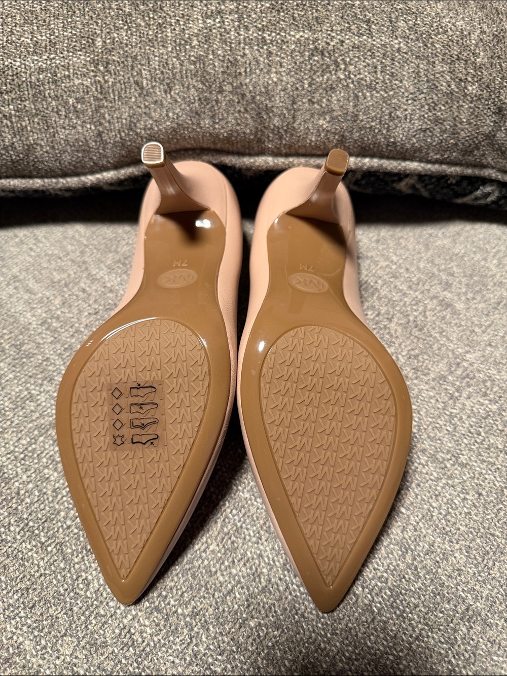 Michael Kors Women's Pointed Toe Pumps in Blush Size 7 - Picture 3 of 7